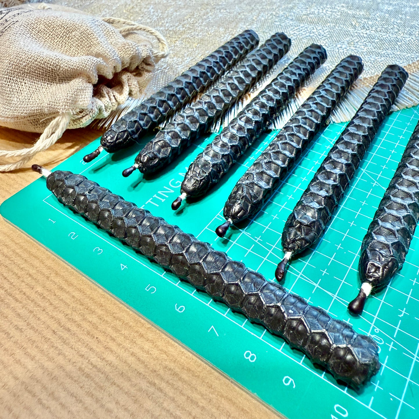 CZARNE RYTUALNE ŚWIECE DO OCHRONY I OCZYSZCZANIA 10X1CM 7SZT