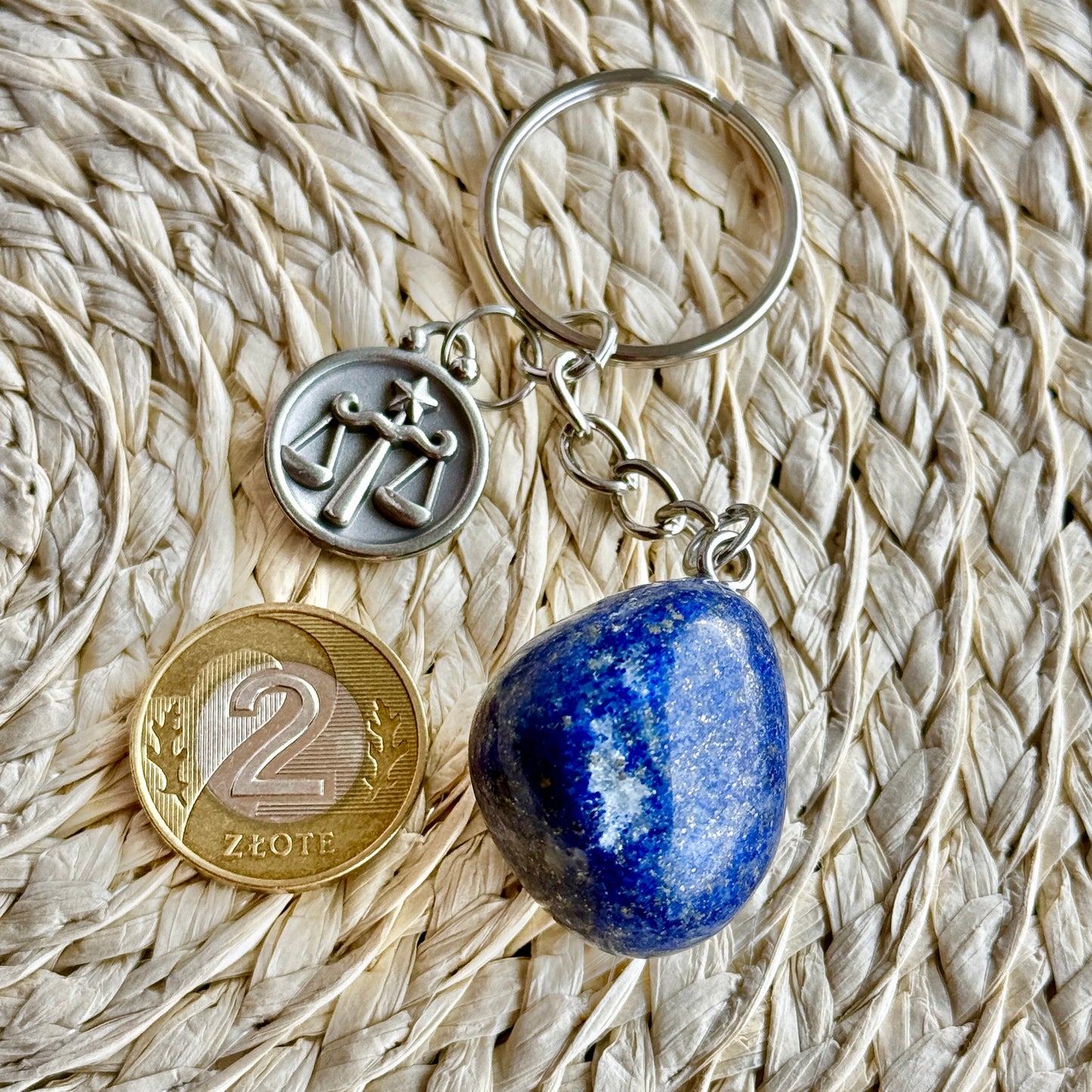 ZODIAKALNY BRELOK Z KAMIENIEM LAZURYT WAGA