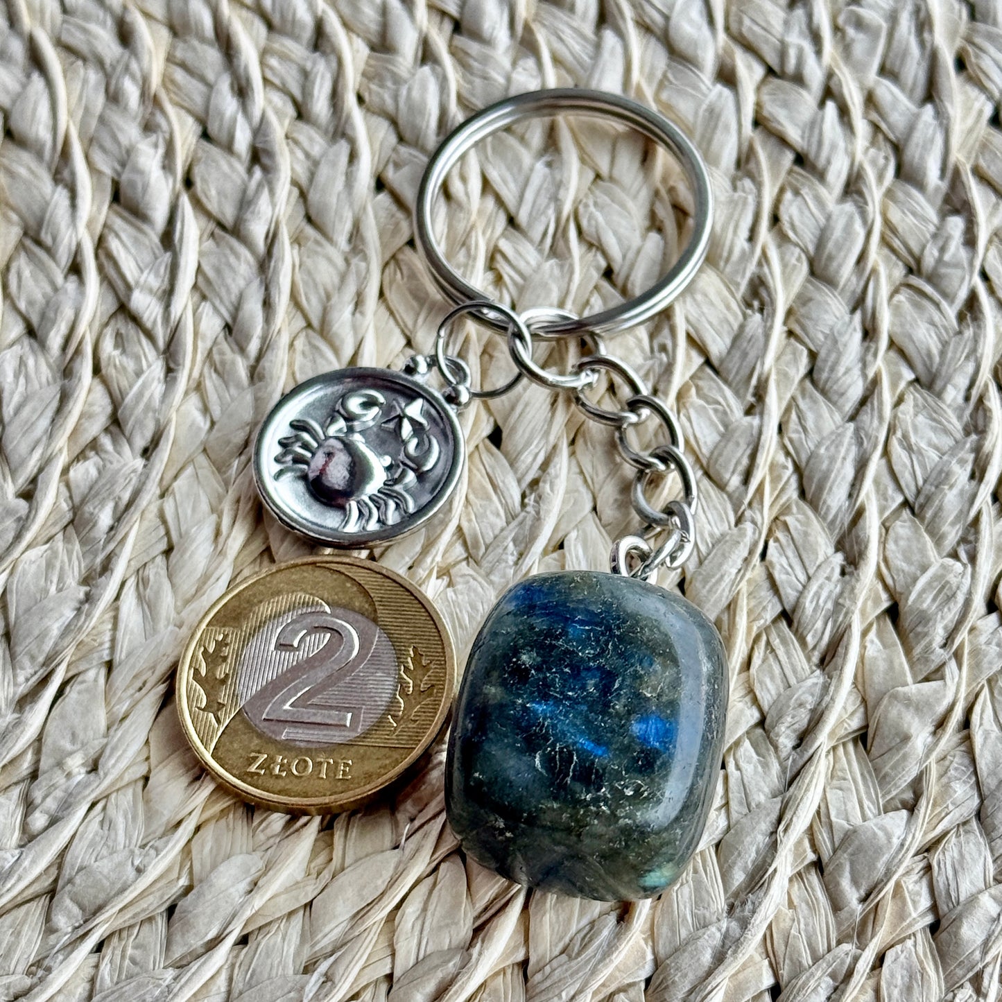 ZODIAKALNY BRELOK Z KAMIENIEM LABRADORYT RAK
