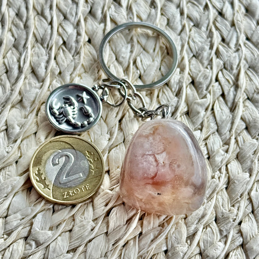 ZODIAKALNY BRELOK Z KAMIENIEM SAKURA AGAT SKORPION