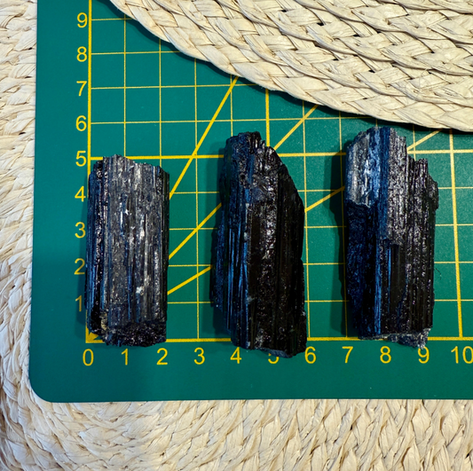 TURMALIN CZARNY BRYŁKA SUROWA 20-30 G