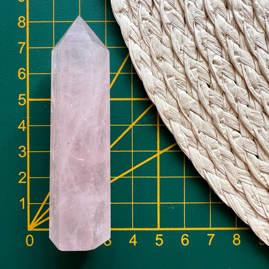 RÓŻOWY KWARTZ OBELISK POLEROWANA WIEŻA 7-8CM 1SZT